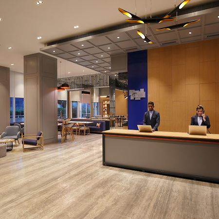 Holiday Inn Express Gurugram Sector 50 By Ihg Гургаон Экстерьер фото