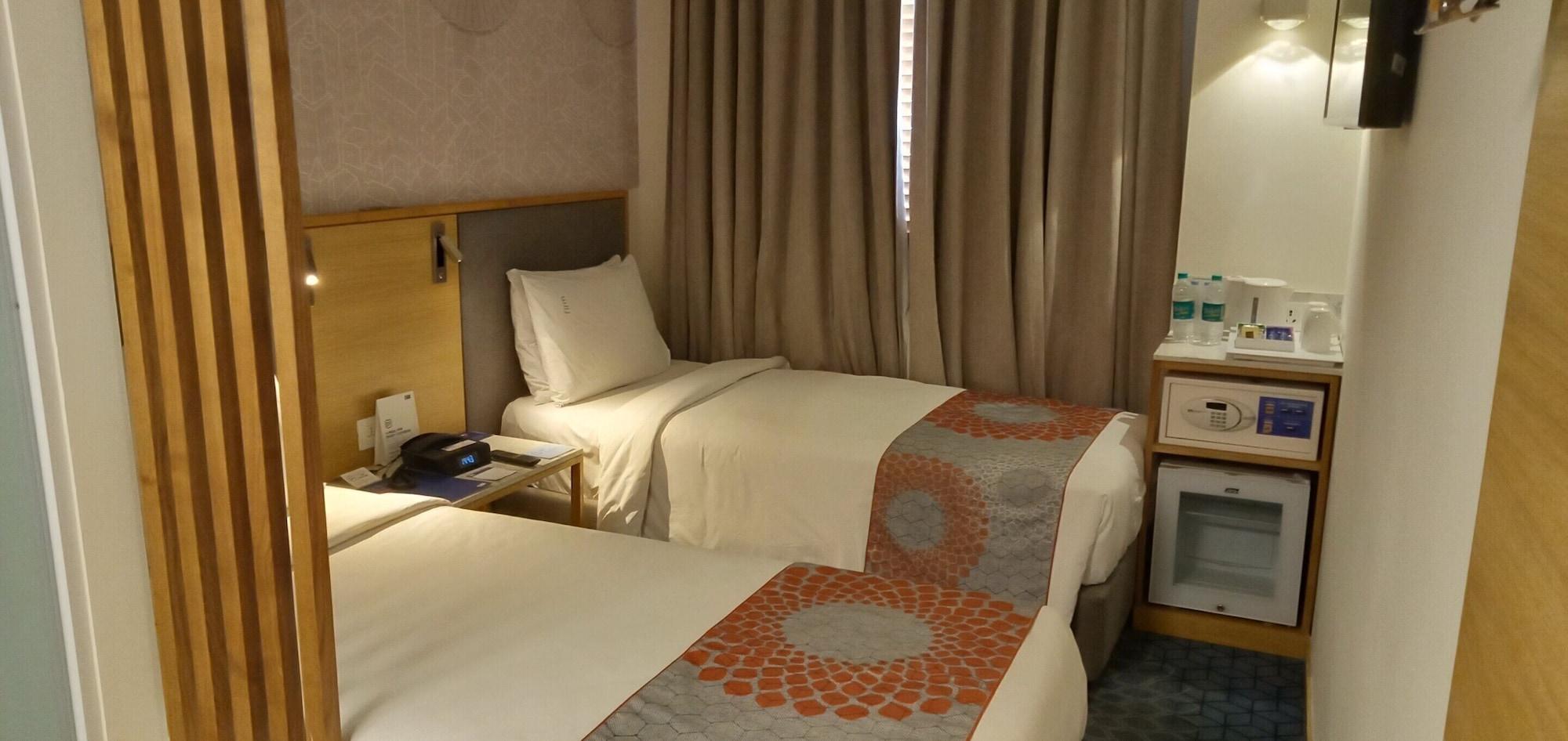 Holiday Inn Express Gurugram Sector 50 By Ihg Гургаон Экстерьер фото