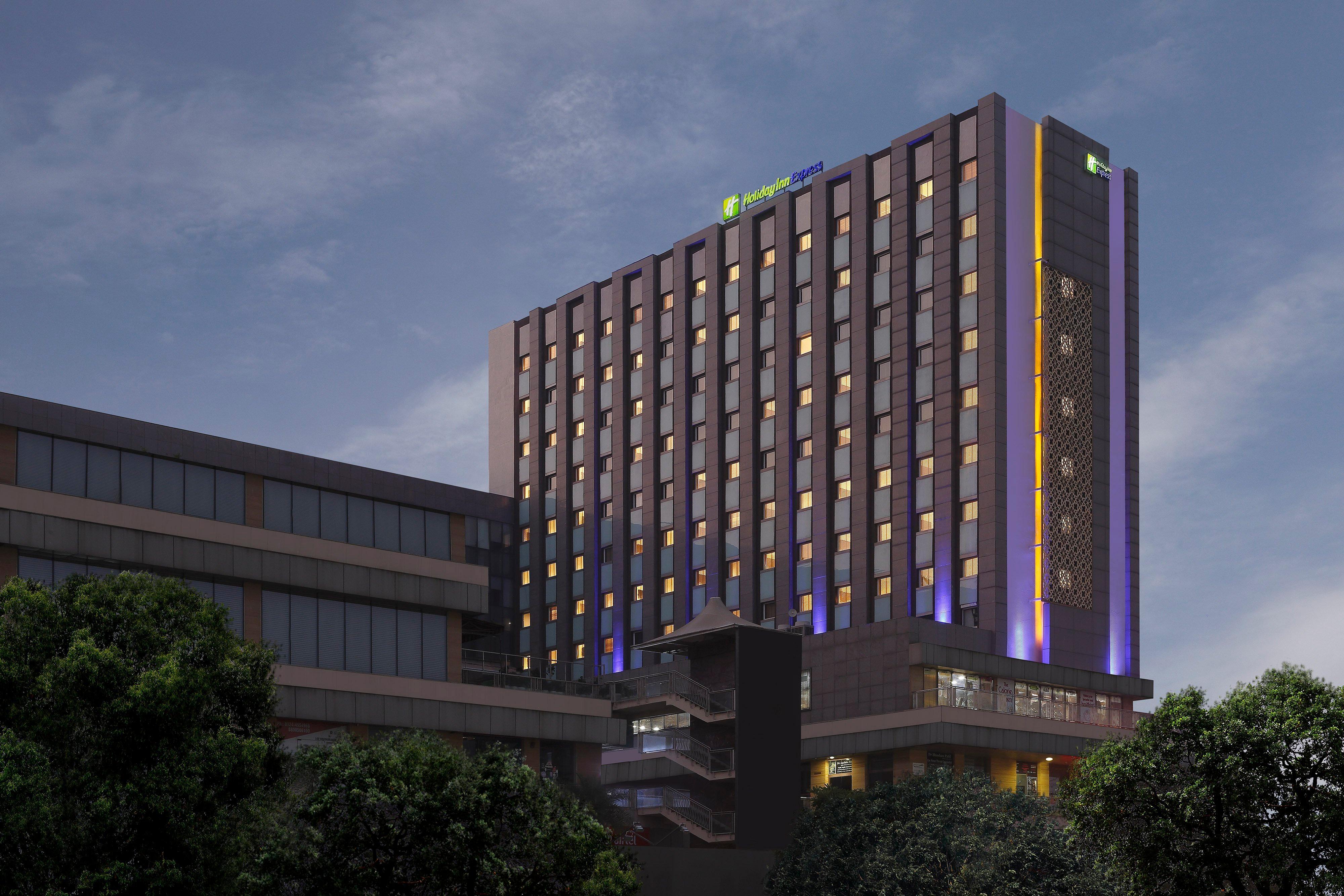 Holiday Inn Express Gurugram Sector 50 By Ihg Гургаон Экстерьер фото