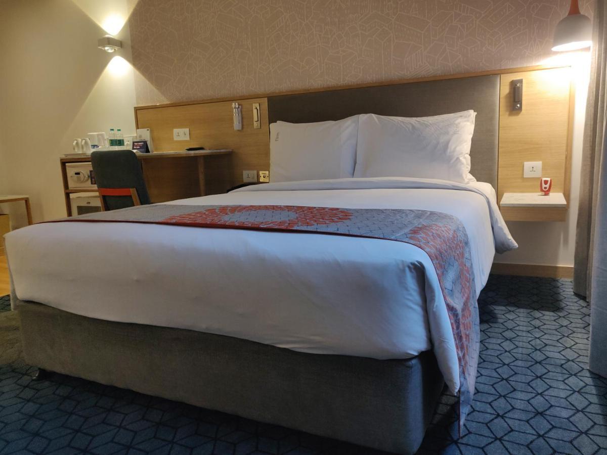 Holiday Inn Express Gurugram Sector 50 By Ihg Гургаон Экстерьер фото
