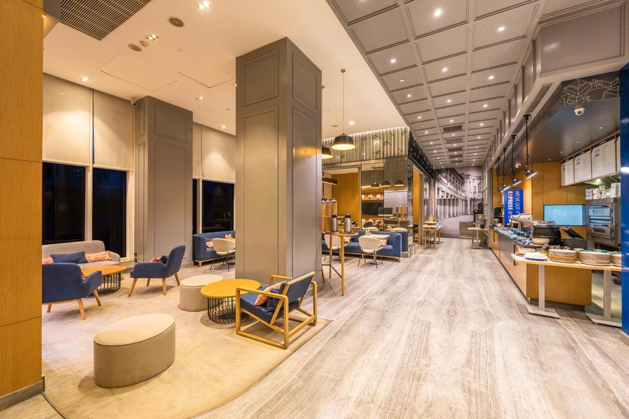 Holiday Inn Express Gurugram Sector 50 By Ihg Гургаон Экстерьер фото