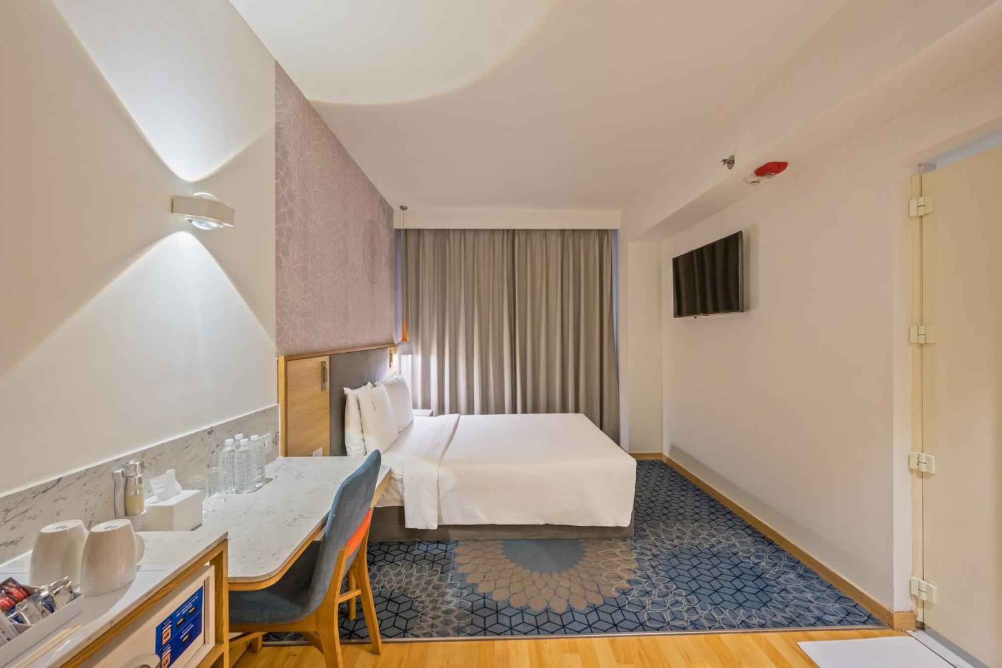 Holiday Inn Express Gurugram Sector 50 By Ihg Гургаон Экстерьер фото